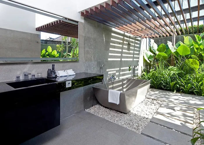 Issi * Seminyak (Bali)