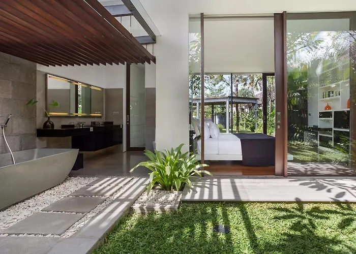 Issi Seminyak (Bali)